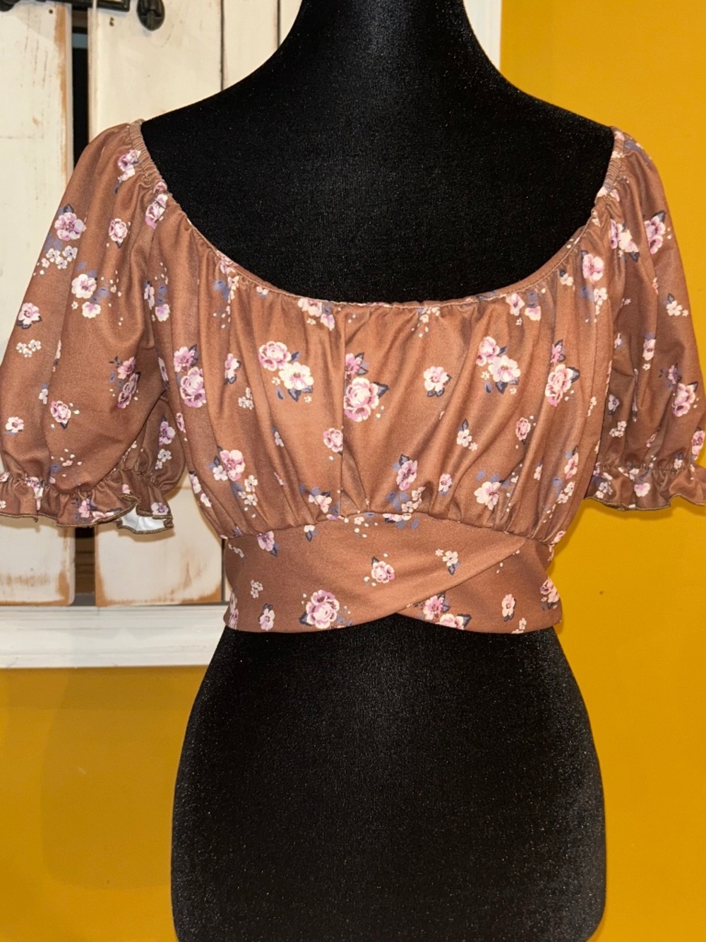Altar'd State Floral Tie Back Crop Top Medium Brown Pink Puff Sleeve